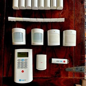 SimpliSafe Alarm System - 1st Gen. Works Great!